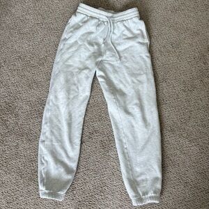 Aritzia TNA Cozy Boyfriend Sweatpants Joggers Medium Light Heathered Gray